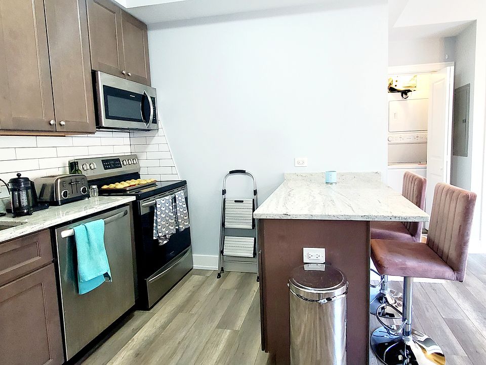 1st image of 1424 E 53rd St Suite 206