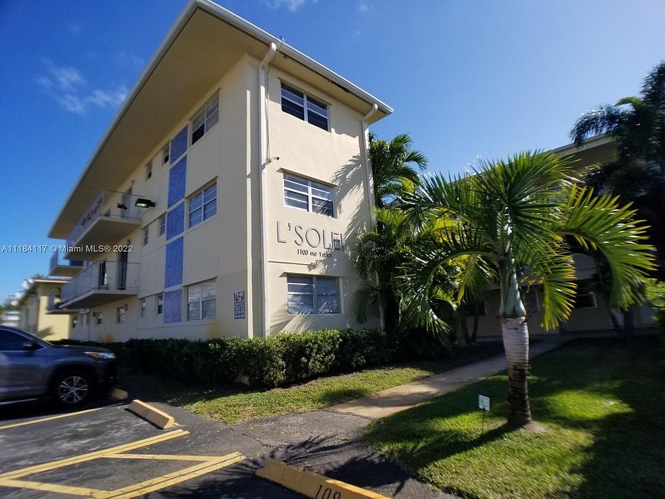 1st image of 1100 NE 1st Ct APT 118