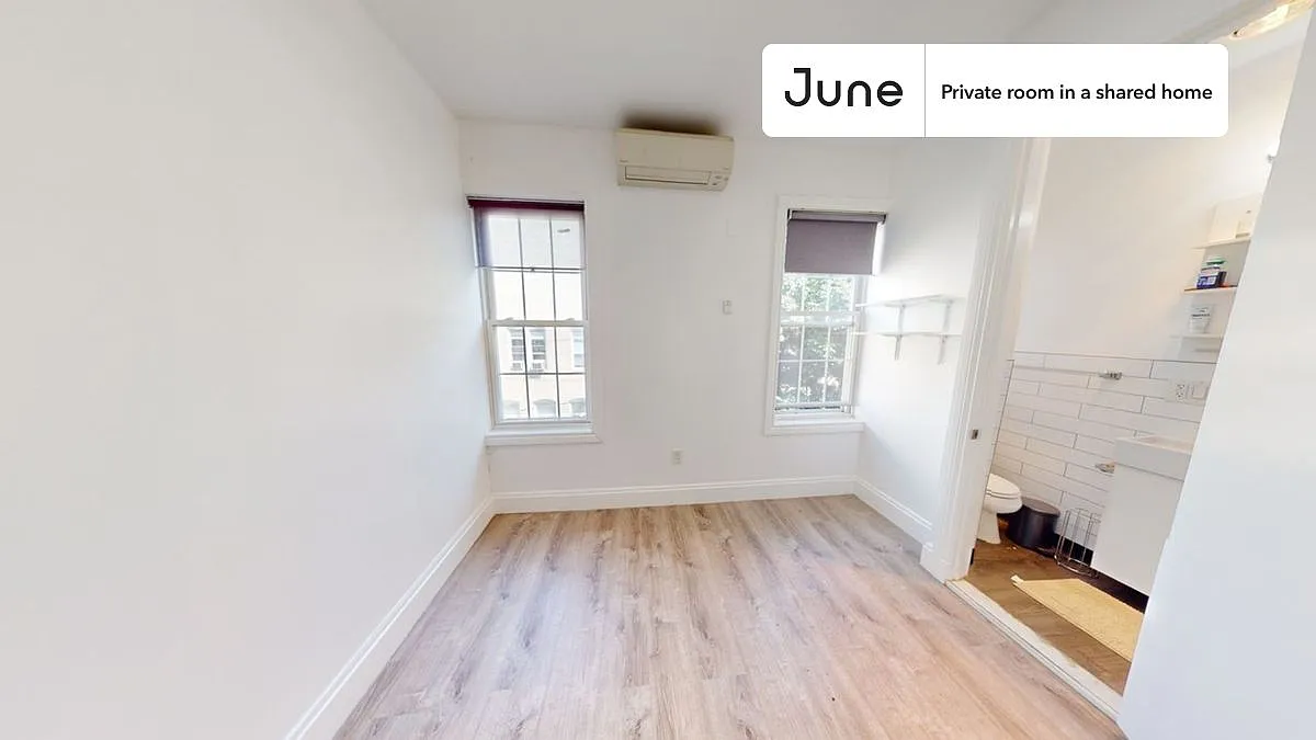 Full bedroom in 3 bed/2 bath home in Greenpoint #1736 B — Photo 2