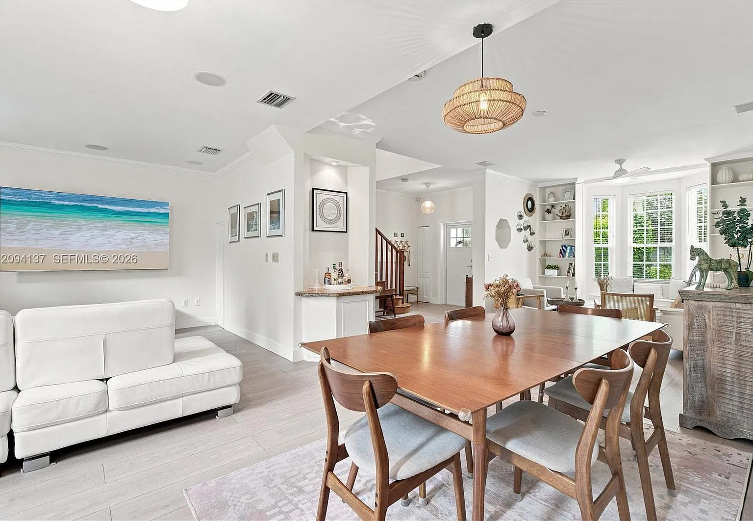 3 bed, 2.5 bath, 1640 sqft, $8,950 — Photo 3