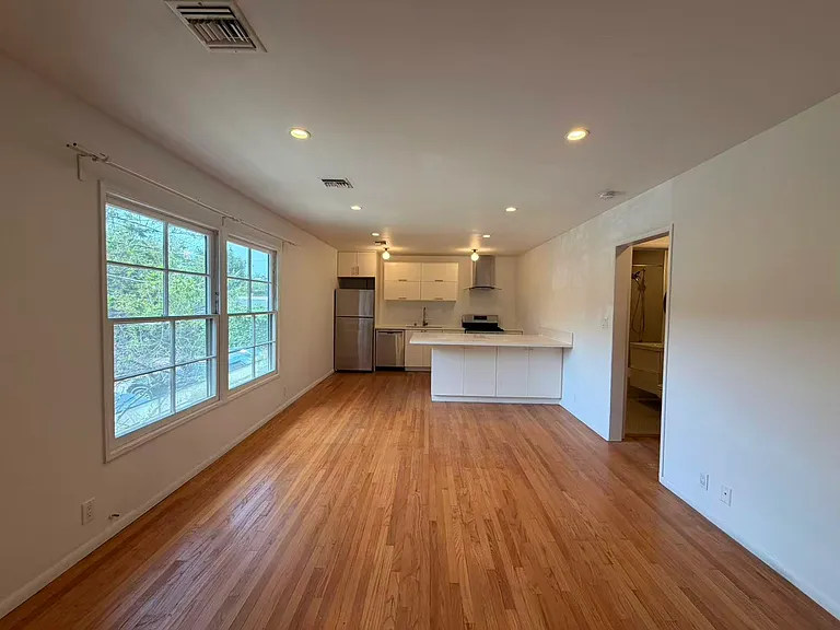147 N Michigan Ave #5 — Photo 6