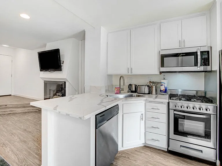 Westwood Village Apartments — Photo 57