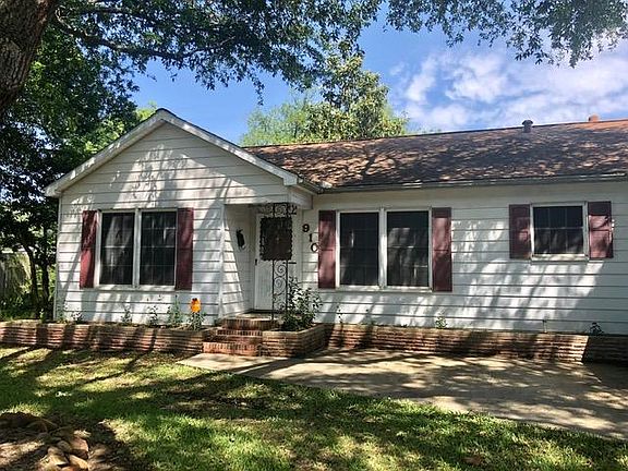 4th image of 910 N Ashbel St #910