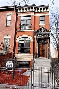 1st image of 640 E Oakwood Blvd