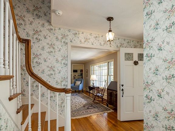 4th image of 351 Sippewissett Rd