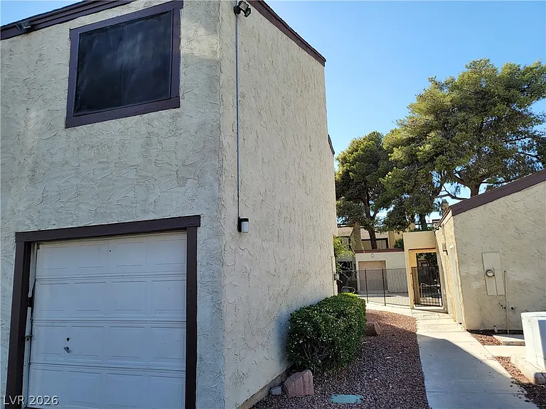 5049 Spencer St #D — Photo 11