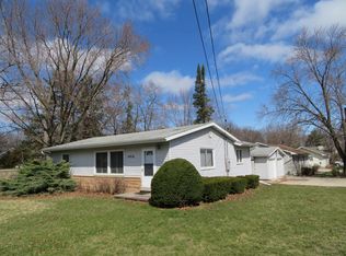 1906 Rainbow Dr, Waterloo, IA 50701