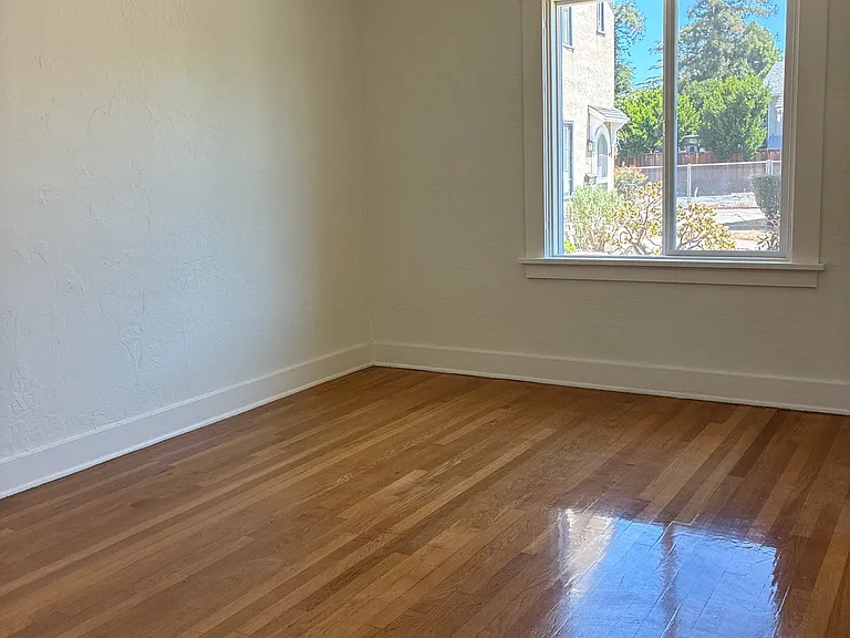877 Villa Ave — Photo 8