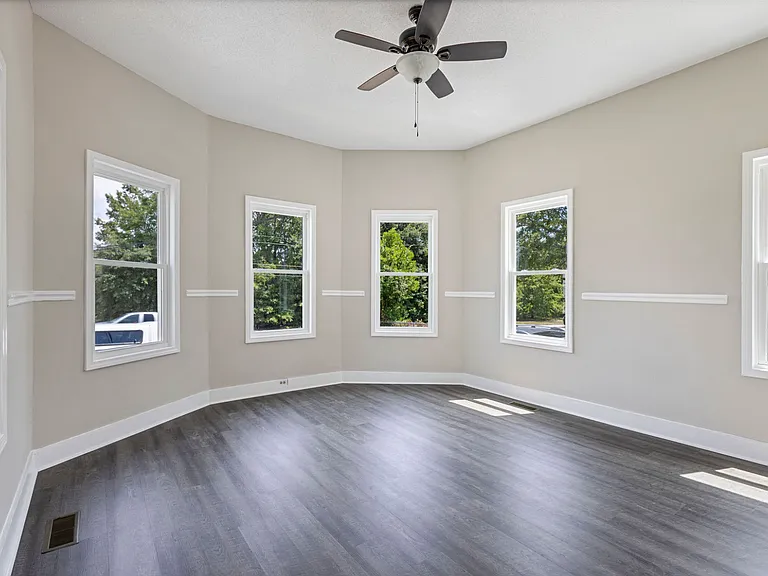 461 Sellers Ave — Photo 6
