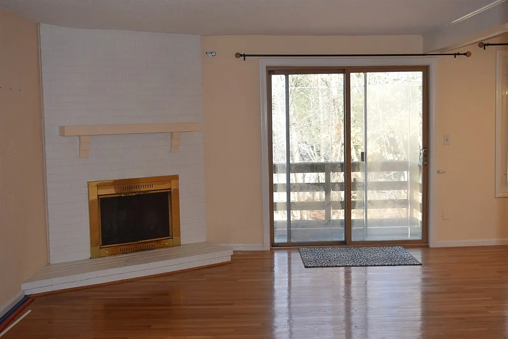 Building Photo - 11 Hilltop Ln #11