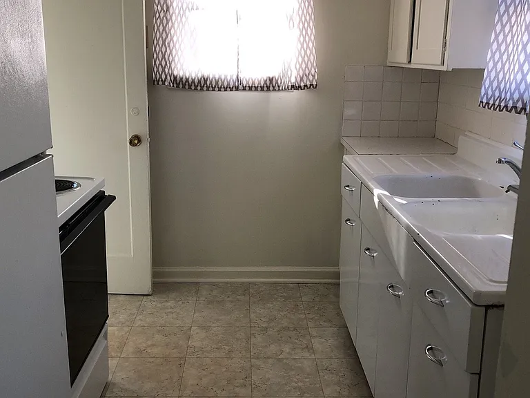 309 NW Cleveland St — Photo 6