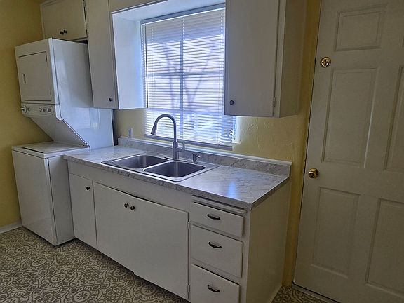 4th image of 916 1/2 Lomas Blvd NW