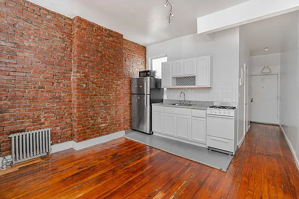 Rented by G Y B Realty Inc | media 2