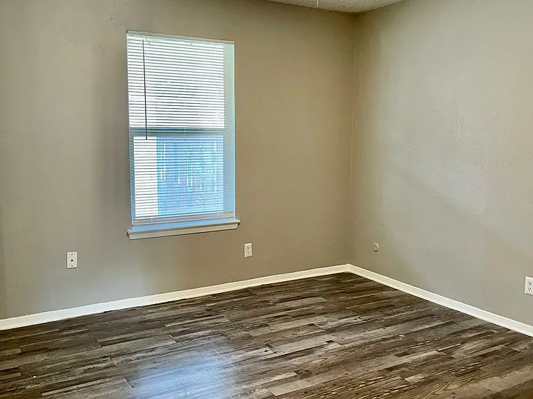 El Rancho Escondido Apartments — Photo 8