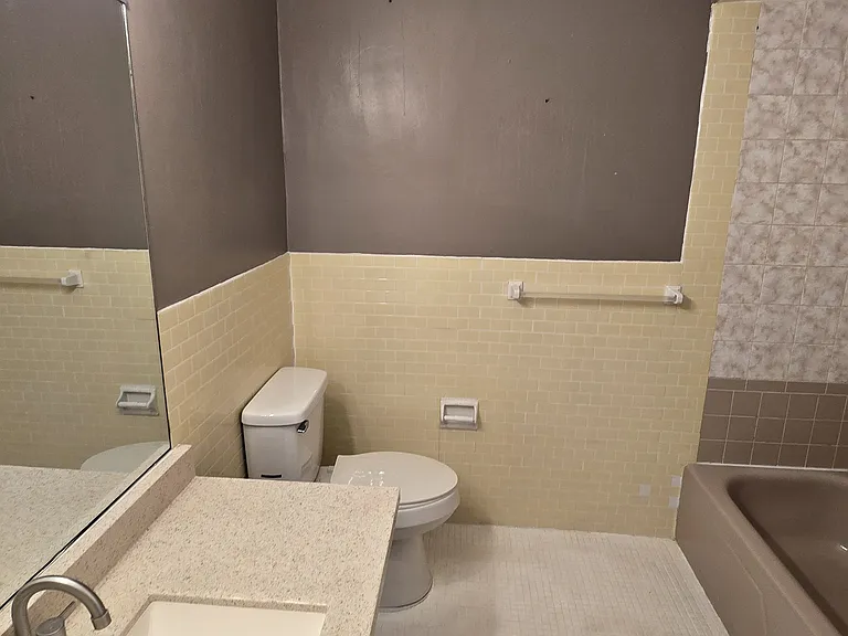 142 E Maple St #1 — Photo 16
