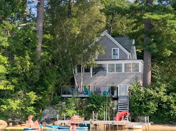 43 Sunset Rd, Falmouth, ME 04105