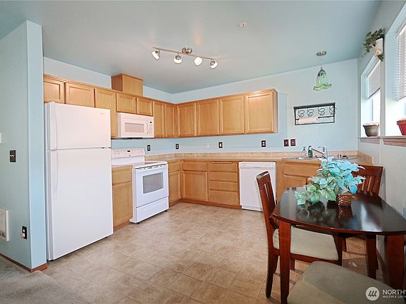 4th image of 1002 108th Street Ct E #23
