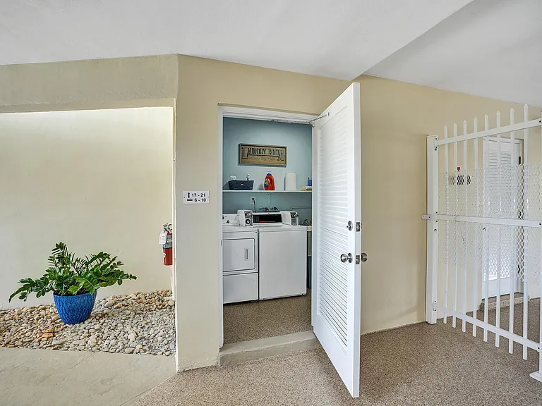 2866 NE 30th St #3 — Photo 42
