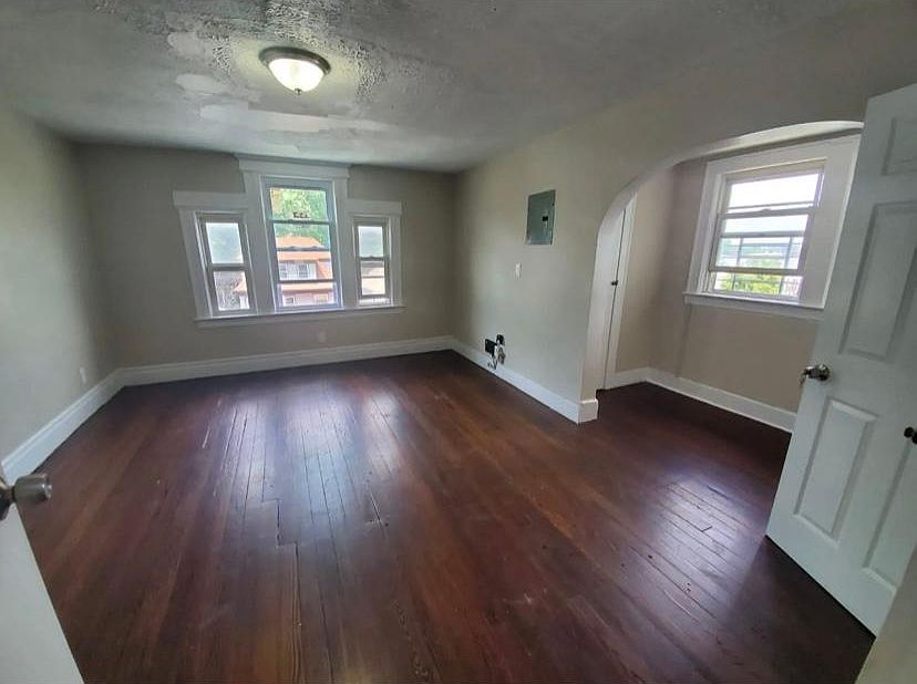 1st image of 207 Freeway Dr E APT 2