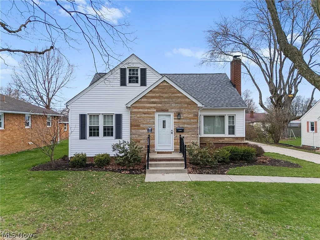 2883 Sharonwood Ave NW photo 1