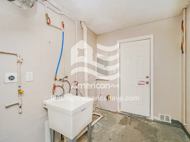 1323752_014_laundry_room_14320825.jpg