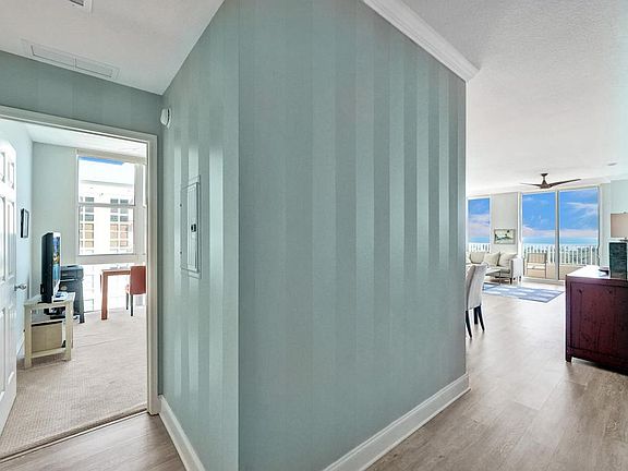 3rd image of 625 Casa Loma Boulevard #Lph 01