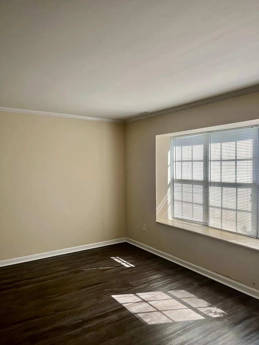 Building Photo - 1213 Fairway Ter