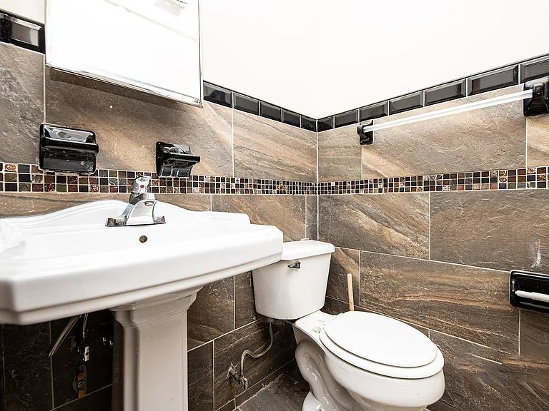 88 Starr St #2R — Photo 13