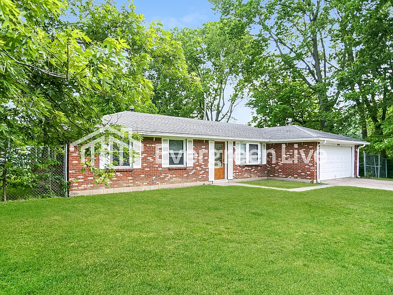 10446 Chris Dr — Photo 2