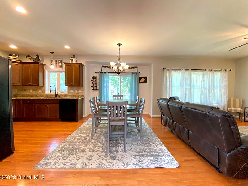 3rd image of 7 Kendale Avenue