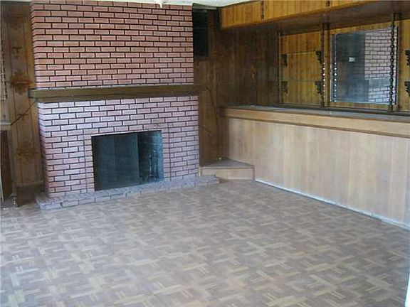 2nd image of 2733 Gold Ave