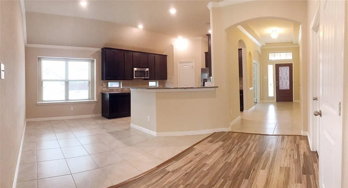 3 bed, 1874 sqft, $2,500 — Photo 4