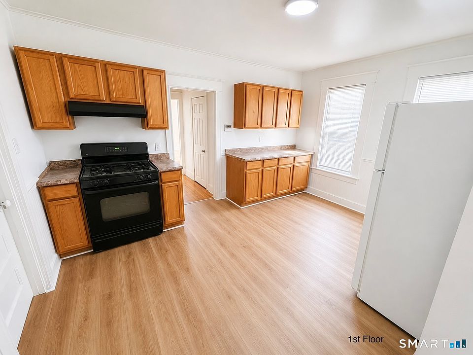 1st image of 18 Buell St APT 1