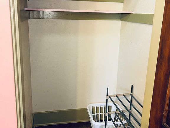 3rd image of 355 Douglas St