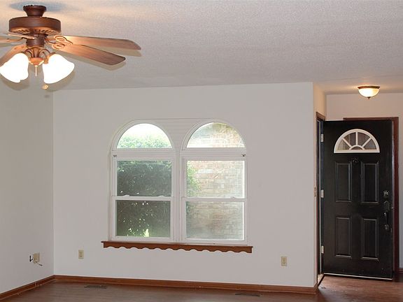 5th image of 119 E Sunset Dr