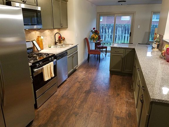 3rd image of 2440 W 57th Pl