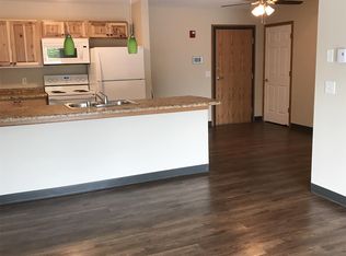 210 23rd St NW APT 11, Faribault, MN 55021