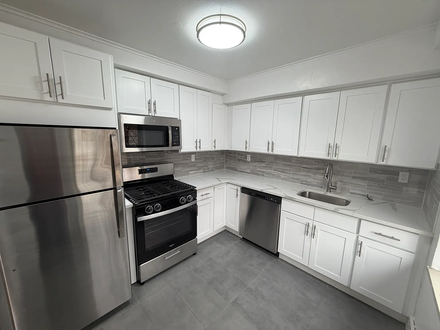 194th Ln, Fresh Meadows — Photo 3
