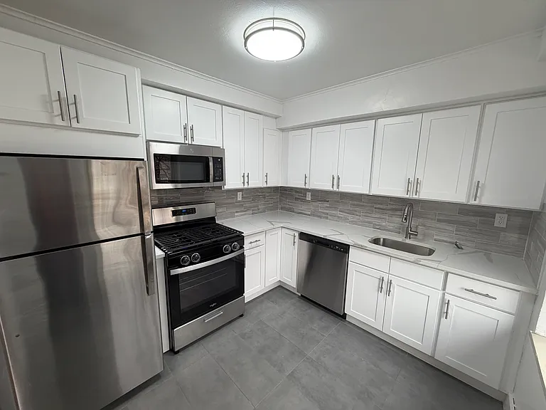 194th Ln — Photo 3