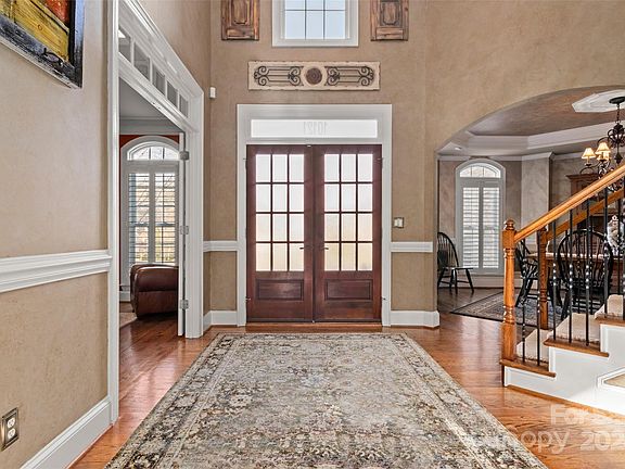 4th image of 10121 Enfield Ct