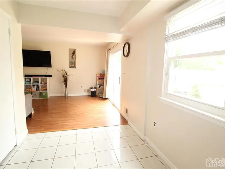 47 Linden Ln — Photo 11