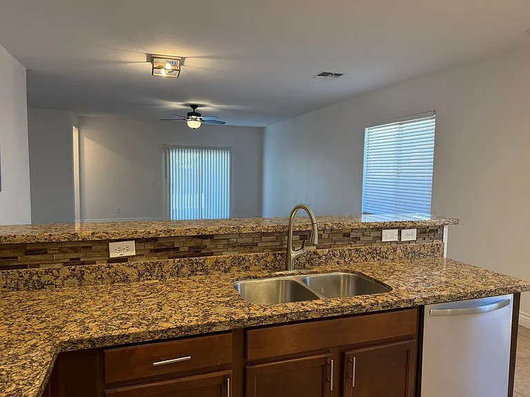42582 W Monteverde Dr — Photo 27