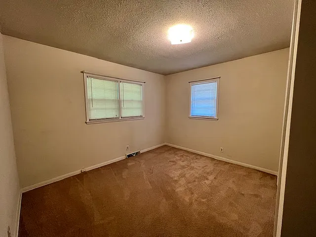 1005 Osborne St — Photo 11