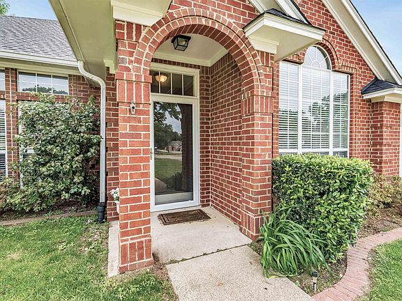 2nd image of 510 Whiteoak Ln