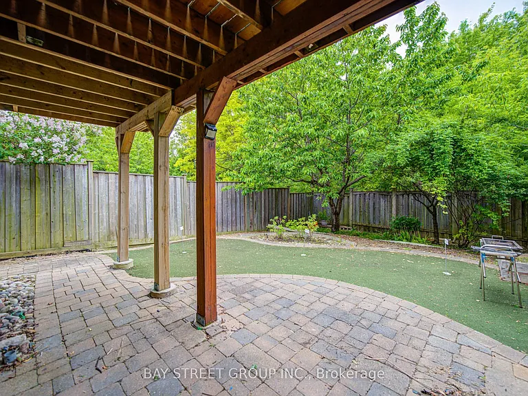 46 Romance Dr — Photo 35