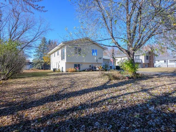 553 Aberdeen Dr, Waite Park, MN 56387