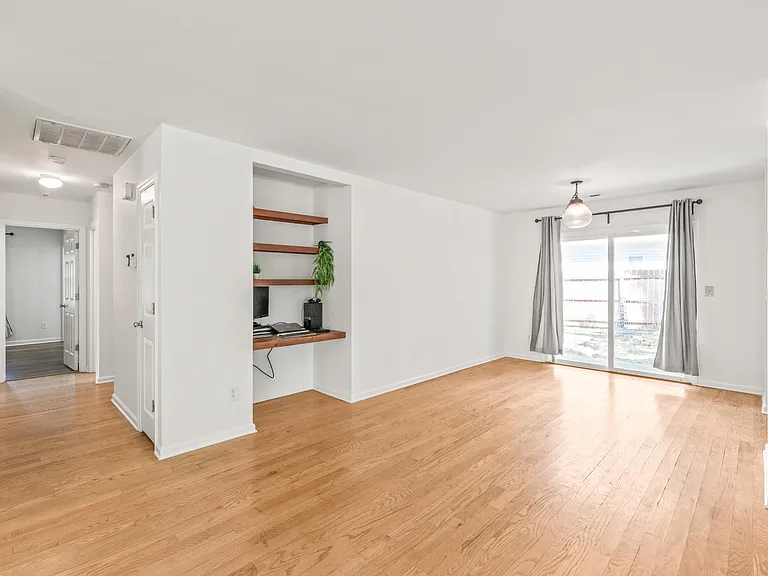 1118 Polk St — Photo 13