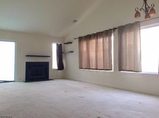 125 Falcon Ridge Way N, Hamburg, NJ 07419