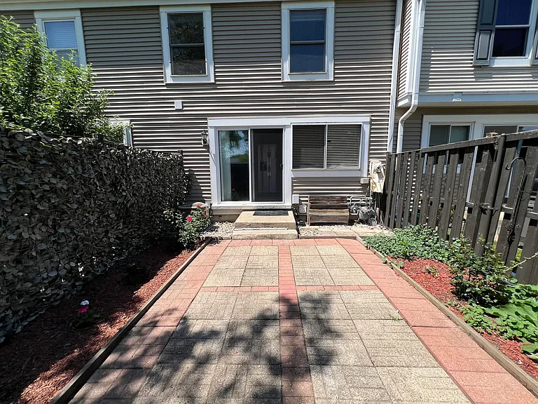 1927 Governors Ln — Photo 23