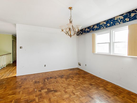 3rd image of 367 Elvin St